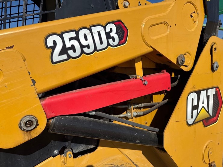 2020-caterpillar-259d3-image-23