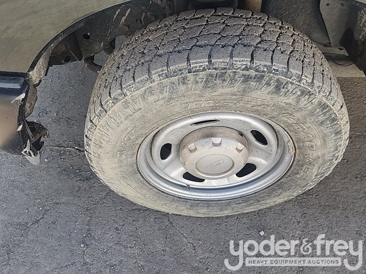 2015-ford-f250-xl-image-11