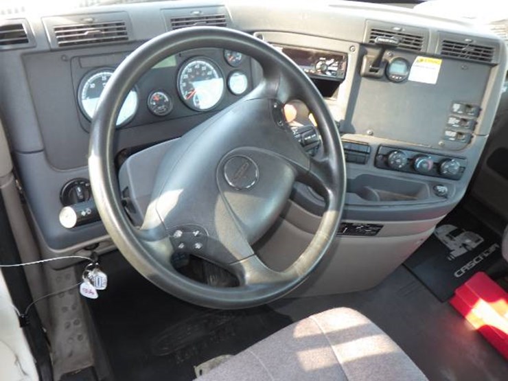 2018-freightliner-cascadia-125-image-9