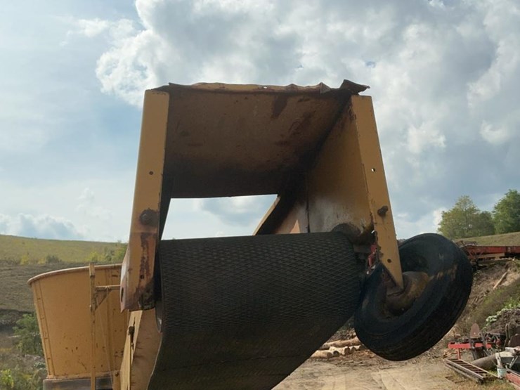 #121-•-farmhand-900-tubgrinder-image-52