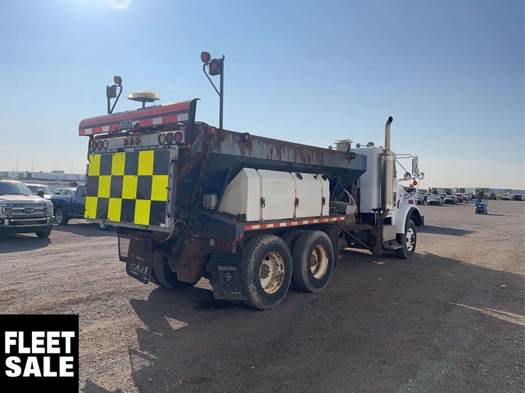 2002-freightliner-fld112-image-3