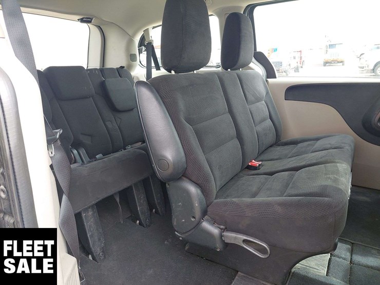 2015-dodge-grand-caravan-image-14