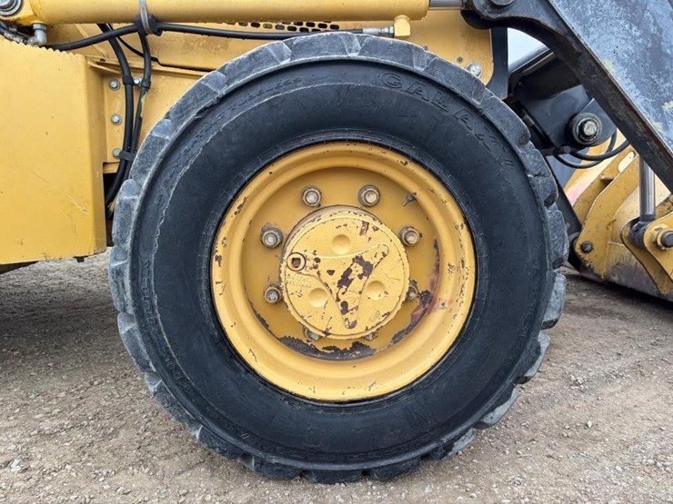 2012-deere-210lj-image-24