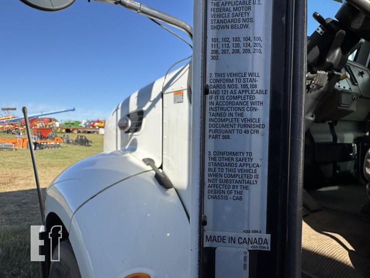 2005-peterbilt-335-image-23