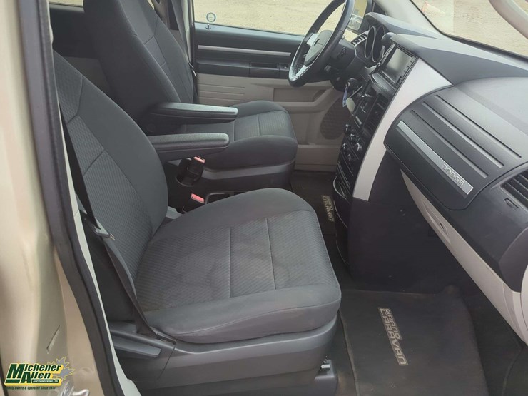2010-dodge-grand-caravan-sxt-image-17