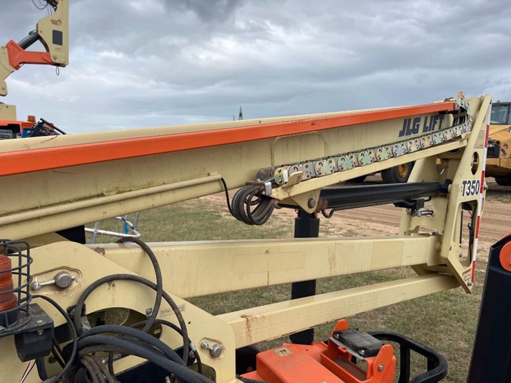 2021-jlg-t350-image-17