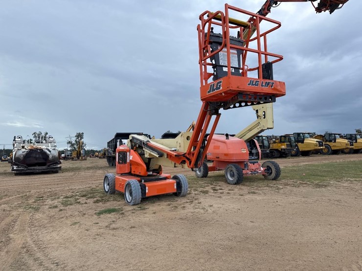 2010-jlg-e450aj-image-5