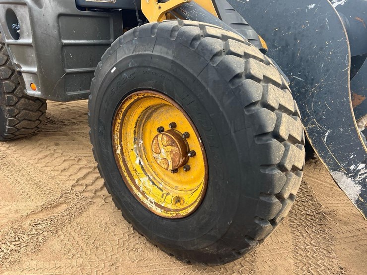 2018-deere-344l-image-18