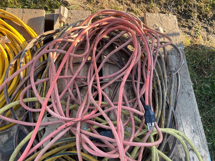 #5068-•-pallet-of-extension-cords-image-12