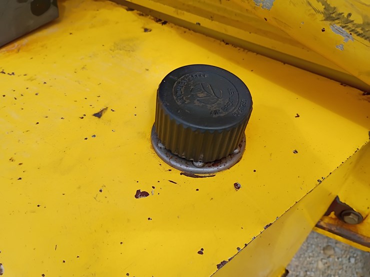new-holland-lb75-image-114