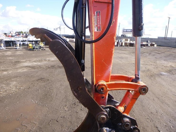 2017-kubota-kx080-image-12