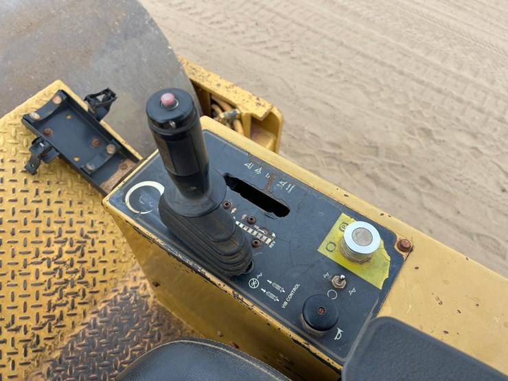 caterpillar-cs-563-image-25