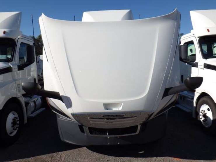 2018-freightliner-cascadia-126-image-13