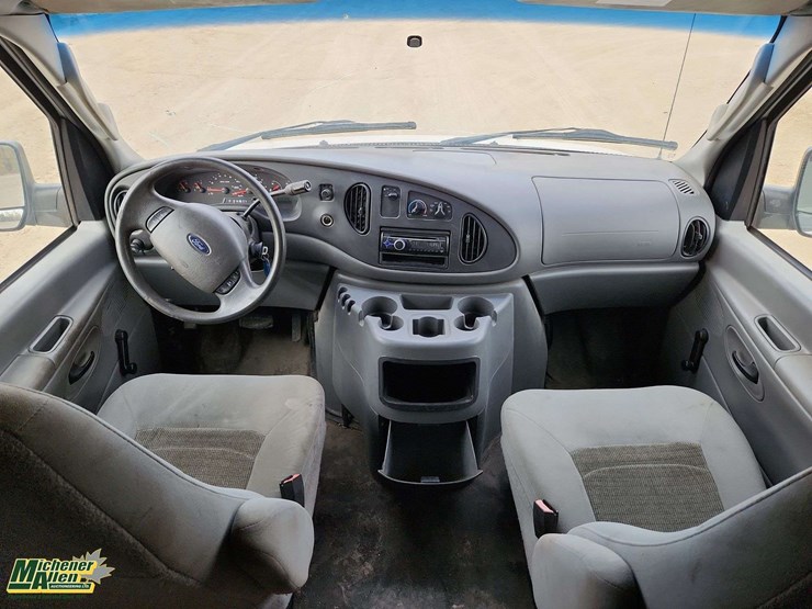 2005-ford-cargo-image-17