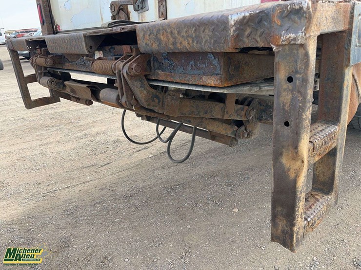 2009-international-durastar-4300-image-18