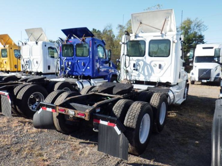 2019-freightliner-cascadia-125-image-4