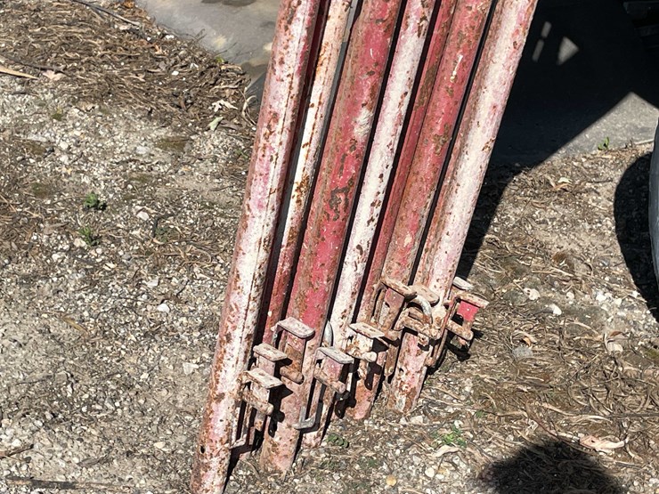 #1982-•-(12)-walk-through-scaffolding-rings-image-3