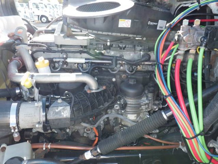 freightliner-cascadia-126-image-12