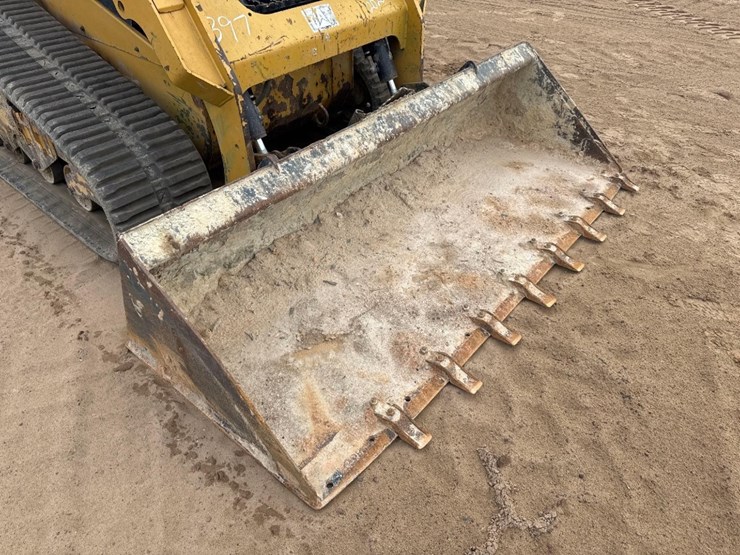 2016-caterpillar-259d-image-22