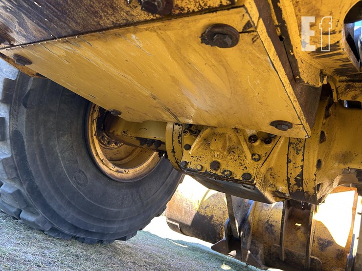 2003-deere-824j-image-47