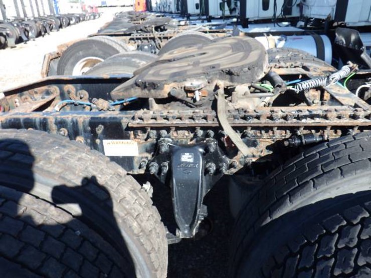 2018-freightliner-cascadia-126-image-6