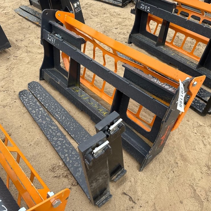 UNUSED LANDHONOR PF-11-3500G PALLET FORKS
