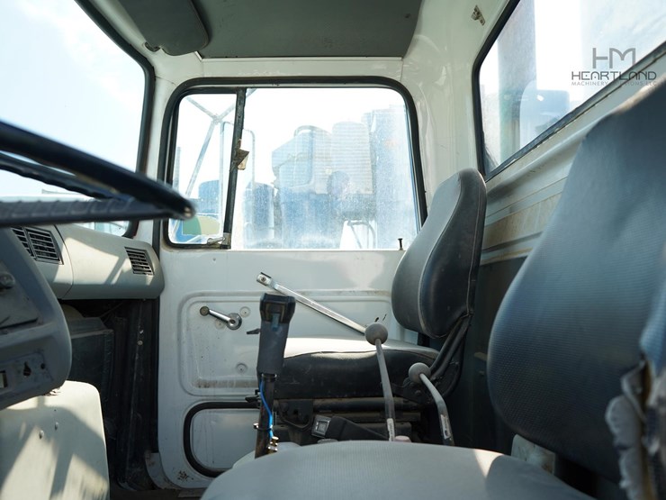 1987-ford-l9000-image-8