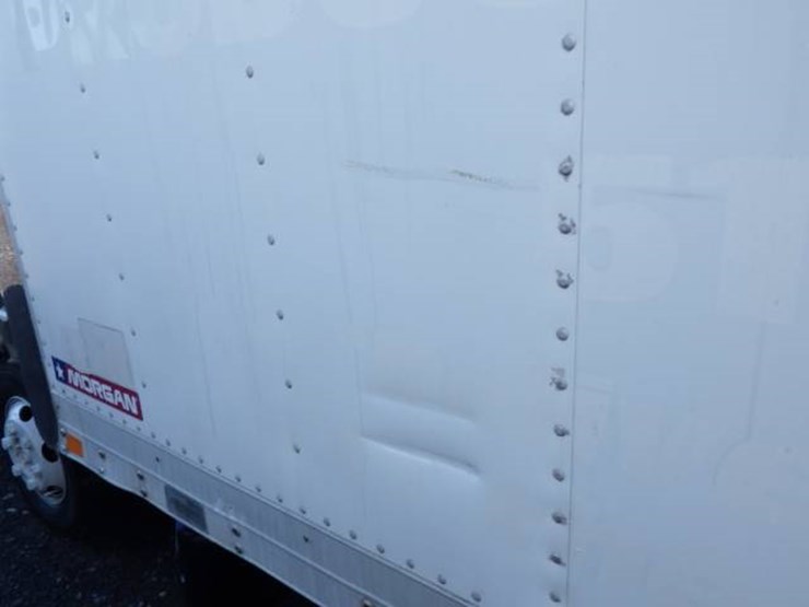 2017-isuzu-npr-image-11