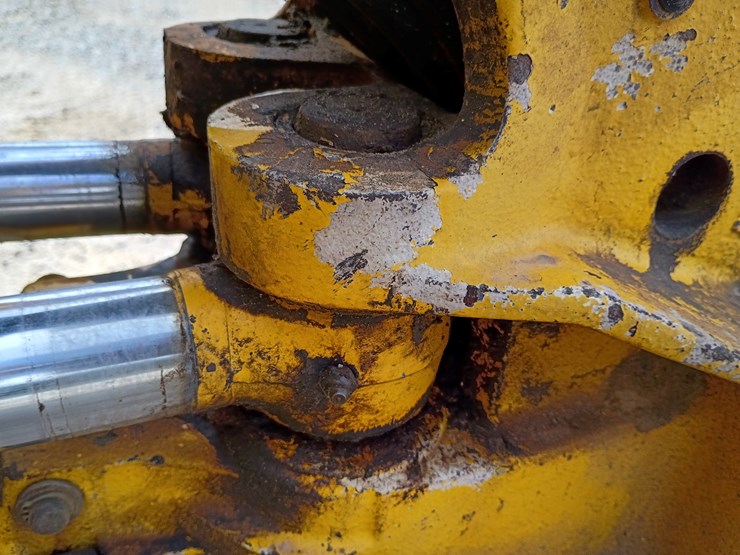 new-holland-lb75-image-68