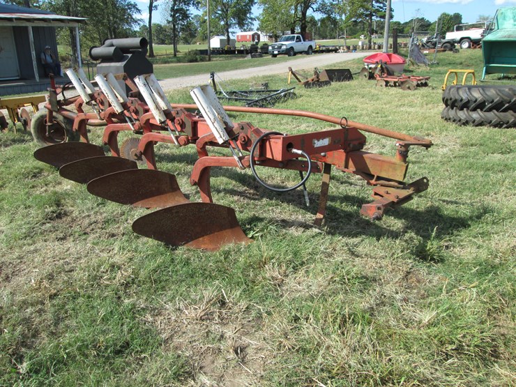 international-710-image-2