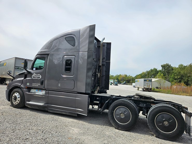 2019-freightliner-cascadia-126-image-10