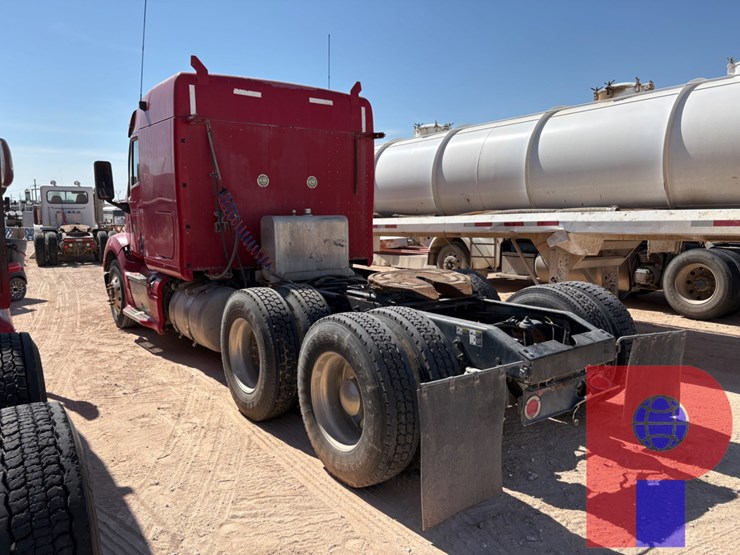 2012-peterbilt-587-image-4