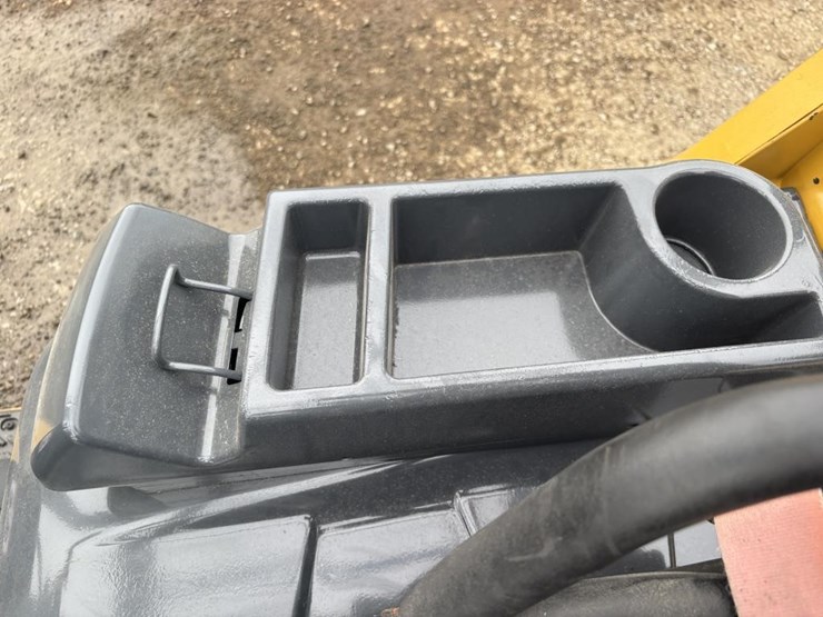 2016-caterpillar-2c6000-image-23