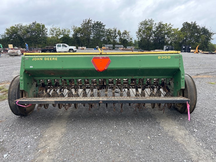 john-deere-8300-image-4