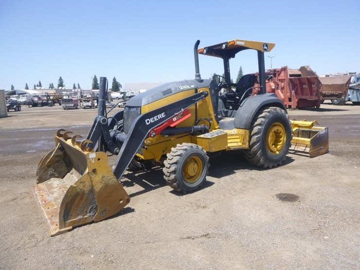 2021-deere-210l-image-1