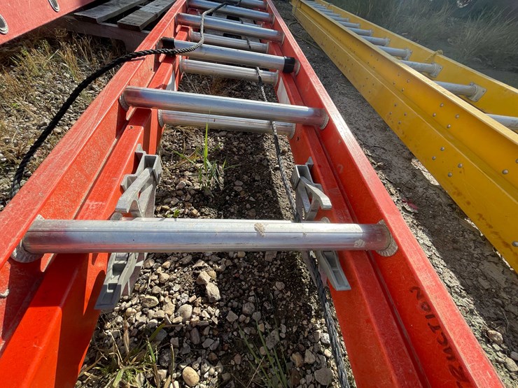 #1901-•-fiberglass-extension-ladder-image-6