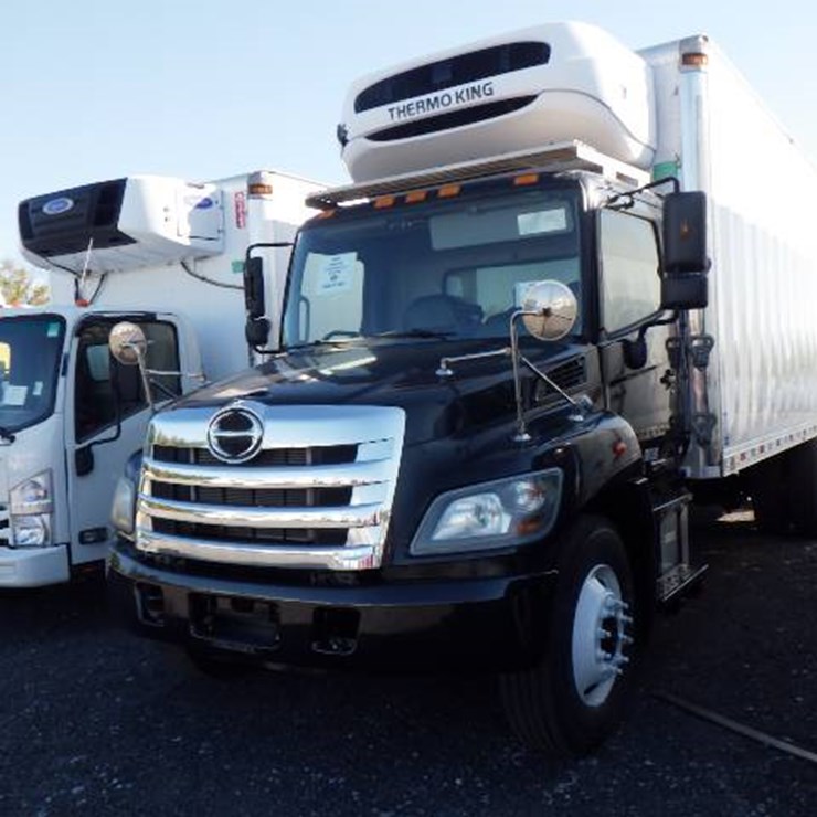 2017 HINO 338