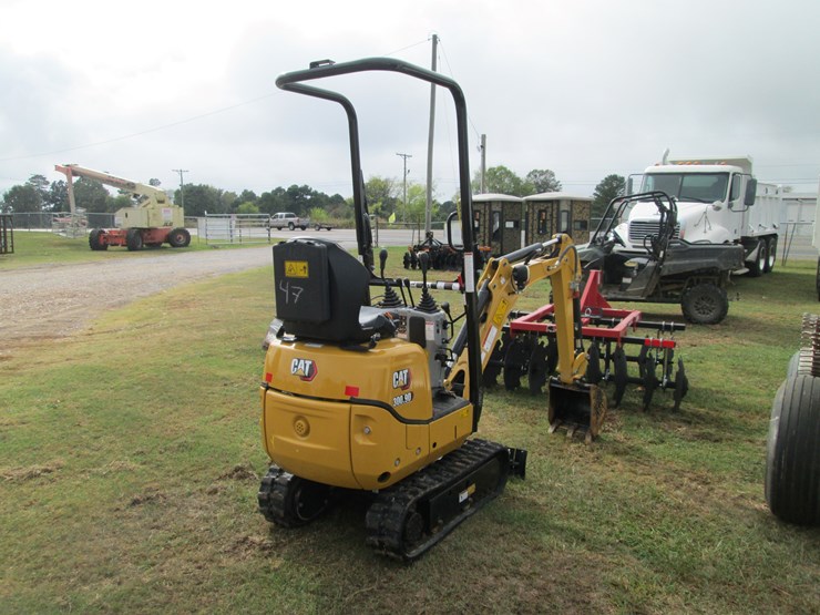 2023-caterpillar-300.9d-image-3