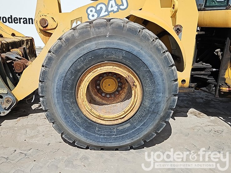 2003-deere-824j-image-19