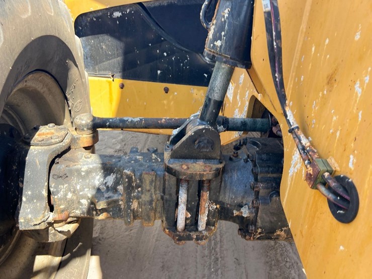 2018-caterpillar-tl1055d-image-14