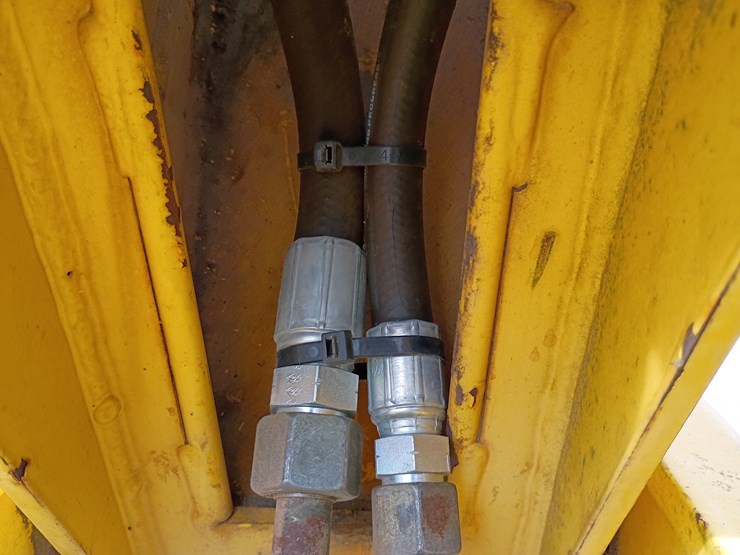 new-holland-lb75-image-74