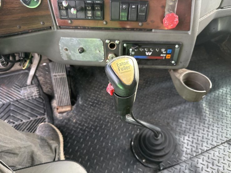western-star-4964ex-image-43