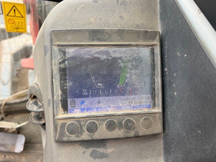takeuchi-tb260-image-35