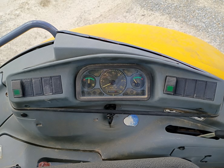 new-holland-lb75-image-41