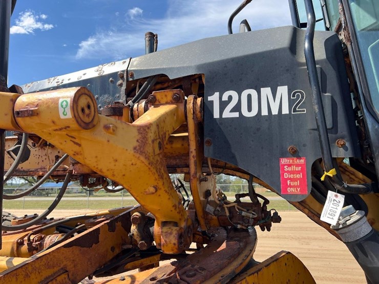 caterpillar-120-image-14