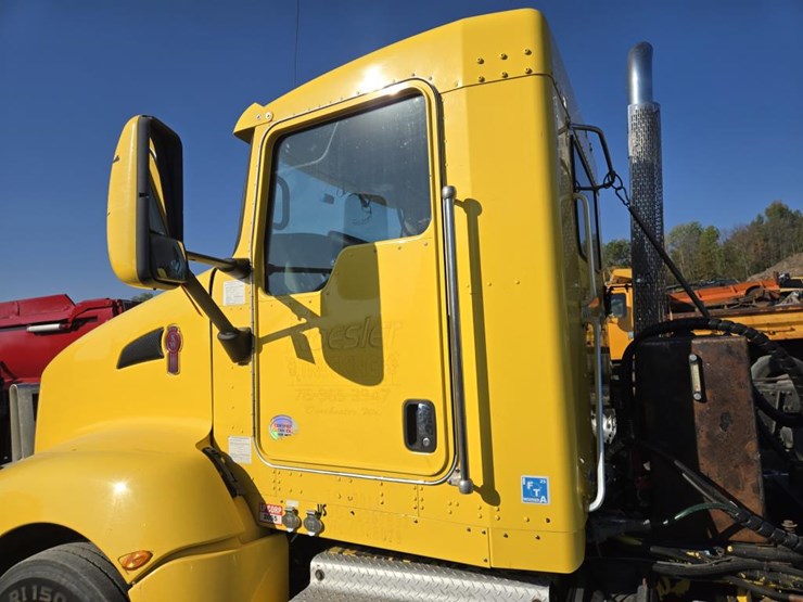 2012-kenworth-t660-image-12