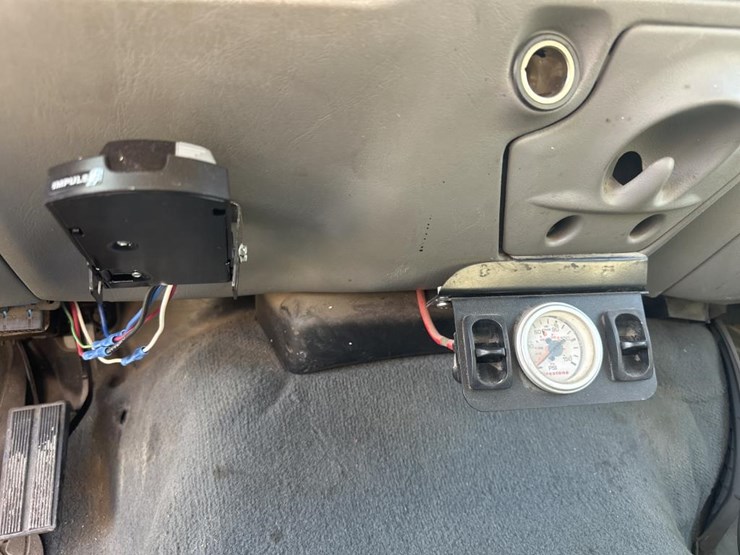2004-ford-f350-image-34
