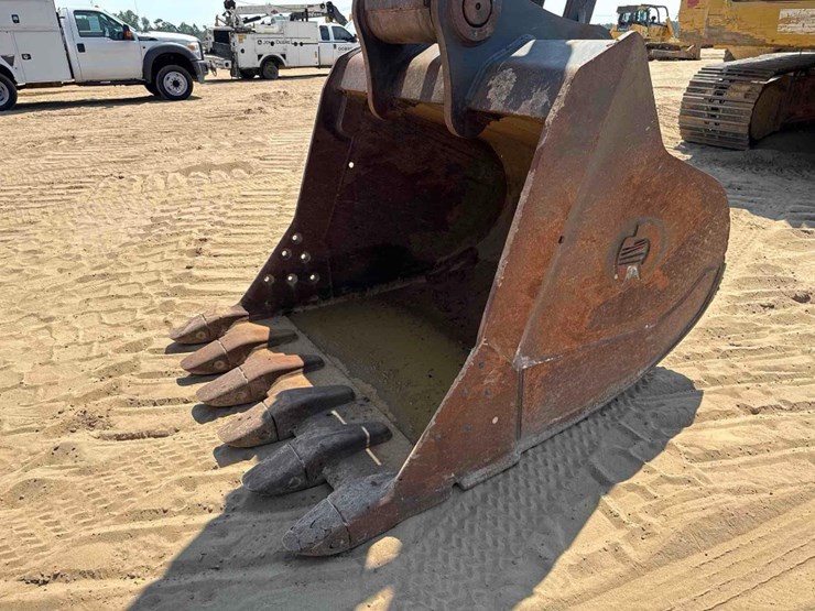 2017-deere-350g-lc-image-24