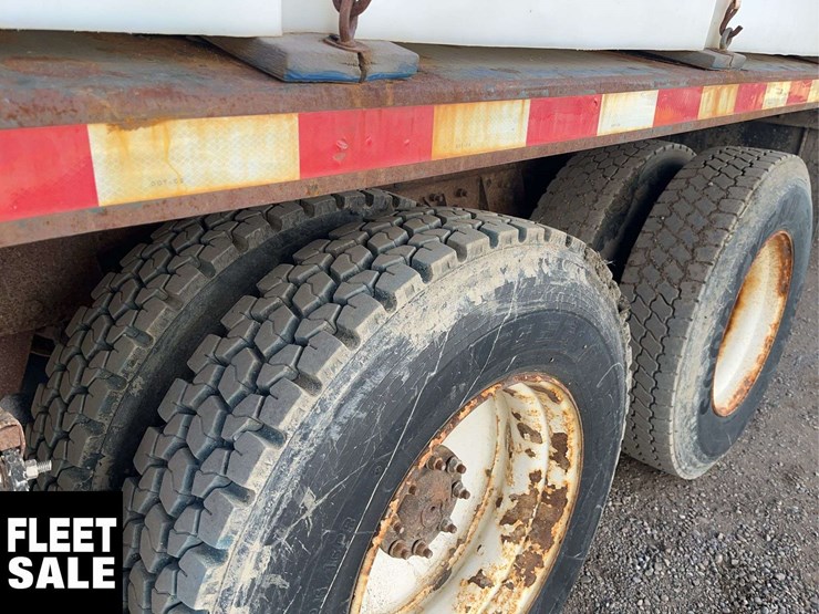 2002-freightliner-fld112-image-8