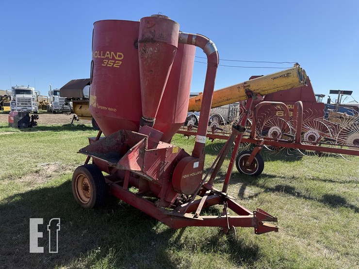new-holland-352-image-3
